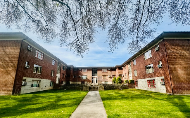 352 S 1st Ave in Walla Walla, WA - Foto de edificio - Building Photo