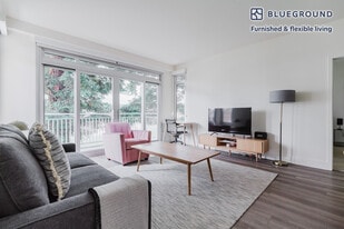 2400 W El Camino Real in Mountain View, CA - Building Photo