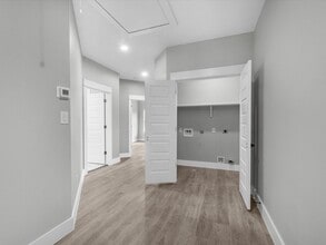 8010 Easter St in Houston, TX - Building Photo - Building Photo