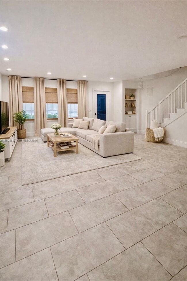 2610 N 38th Ave in Hollywood, FL - Building Photo - Building Photo