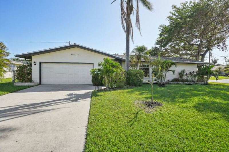 3719 SE 1st Pl in Cape Coral, FL - Building Photo