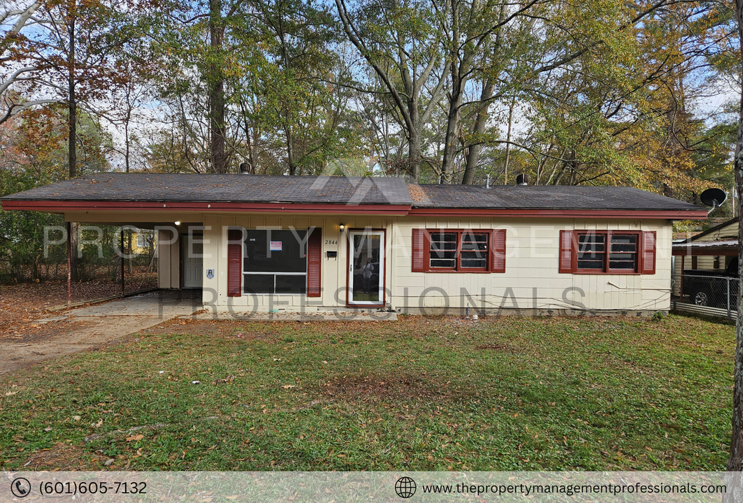 2844 Charleston Dr in Jackson, MS - Building Photo