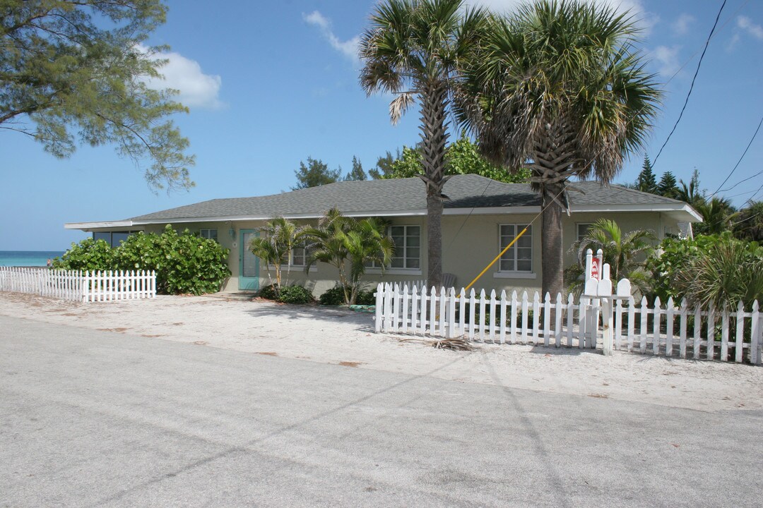 3003 Avenue F in Holmes Beach, FL - Building Photo