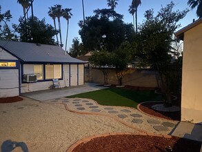 17503 Sherman Way in Van Nuys, CA - Foto de edificio - Building Photo