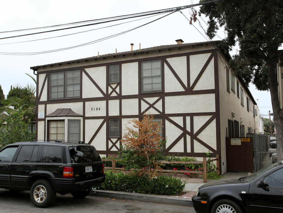 2104 E Florida St in Long Beach, CA - Foto de edificio