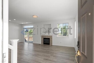 406 Cape May Ct in Pittsburg, CA - Building Photo - Building Photo