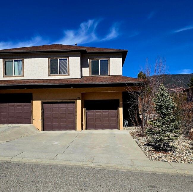 128 Castle Ridge Dr in New Castle, CO - Building Photo - Building Photo