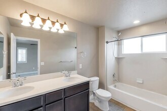 3811 N Prairie Grass Dr in Lehi, UT - Foto de edificio - Building Photo