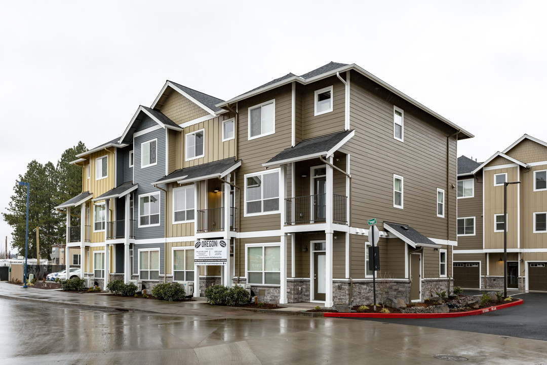 Oregon Street Townhomes in Sherwood, OR - Foto de edificio