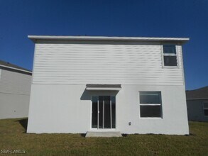 19504 Fairhill Ct in Lehigh Acres, FL - Building Photo - Building Photo