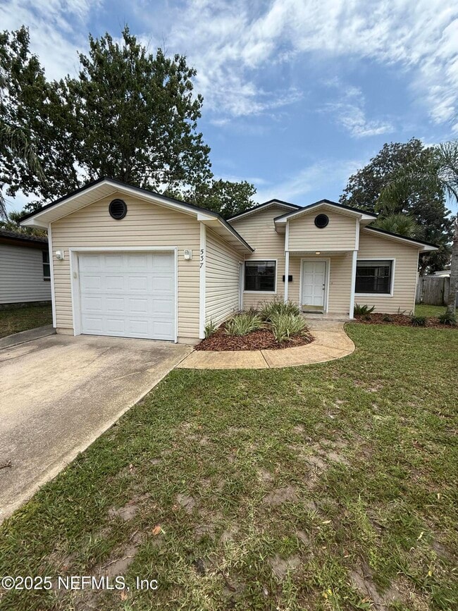537 Oleander St