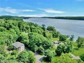 20 Bigelow Hall in Saugerties, NY - Building Photo