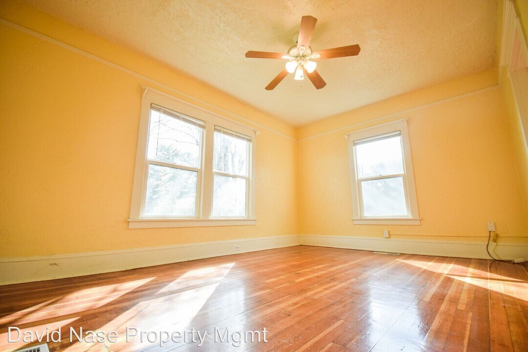 4637 NE Cleveland Ave in Portland, OR - Building Photo