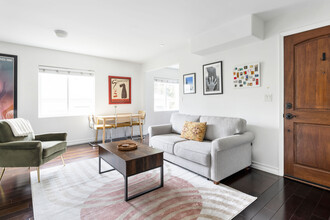 2828 Reservoir St in Los Angeles, CA - Building Photo - Interior Photo