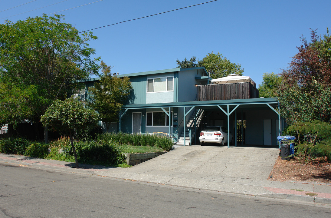 4437 Yukon Dr in Santa Rosa, CA - Foto de edificio