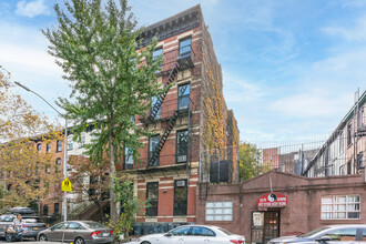 12 Park Pl in Brooklyn, NY - Building Photo - Building Photo