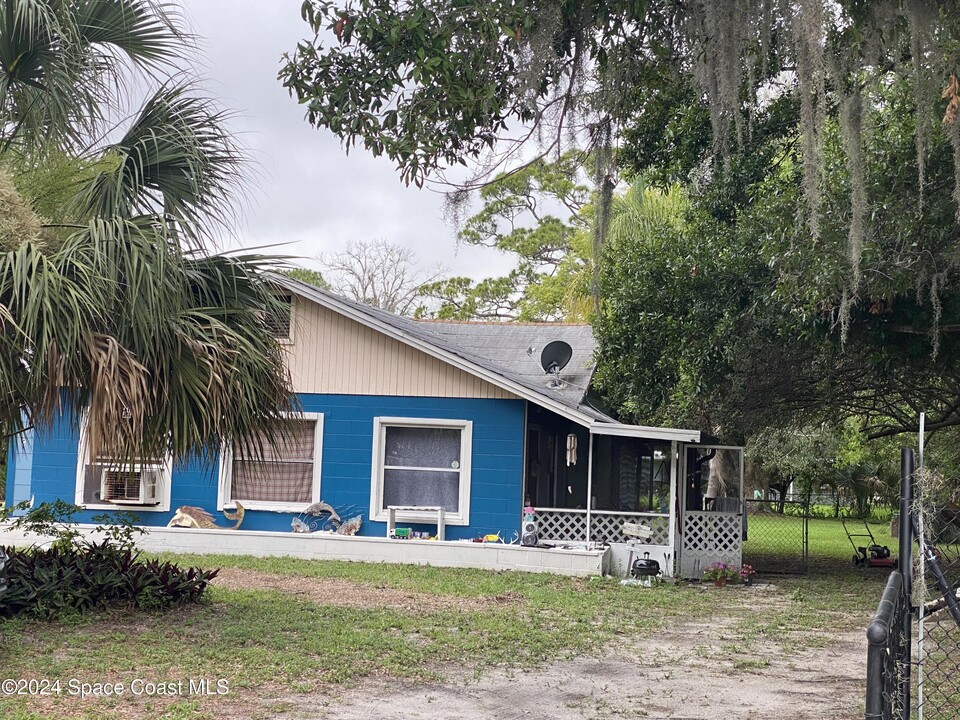 317 Pineda St in Cocoa, FL - Foto de edificio