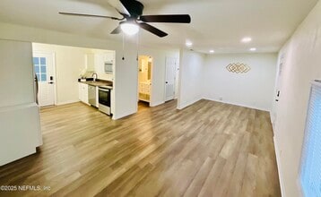 18713 Charlotte Ave in Brooker, FL - Building Photo - Building Photo