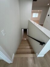 237 N Kenwood St, Unit B in Glendale, CA - Foto de edificio - Building Photo