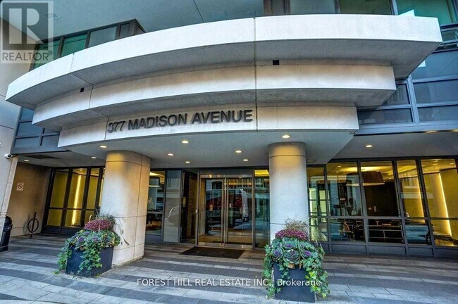 377 Madison Ave in Toronto, ON - Building Photo - Building Photo