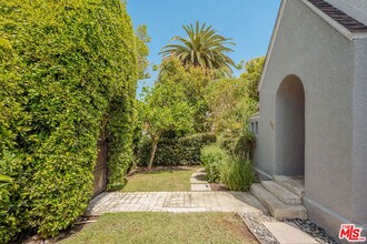 542 N Sierra Bonita Ave in Los Angeles, CA - Building Photo - Building Photo