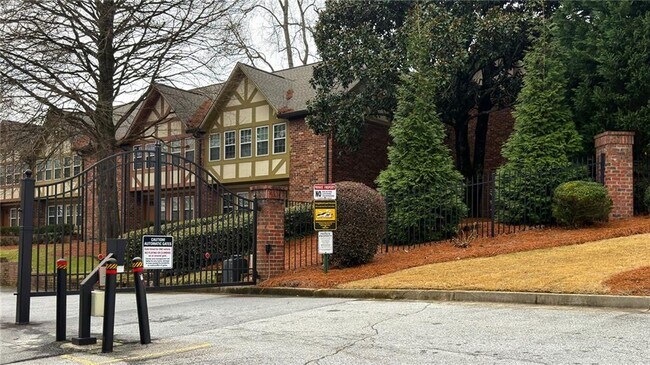 2825 Northeast Expy in Atlanta, GA - Building Photo - Building Photo