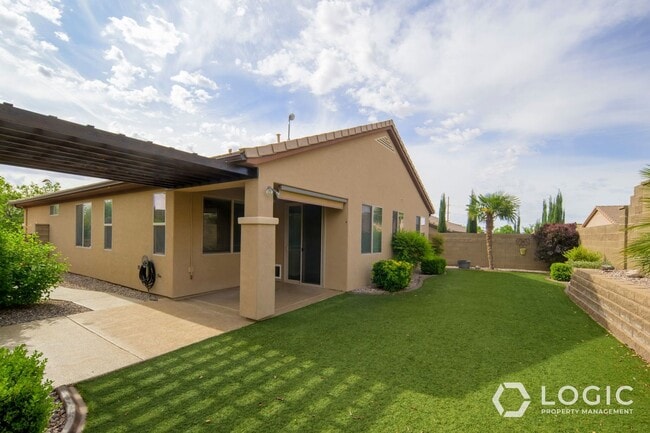 2445 E White Horse Dr in Washington, UT - Building Photo - Building Photo