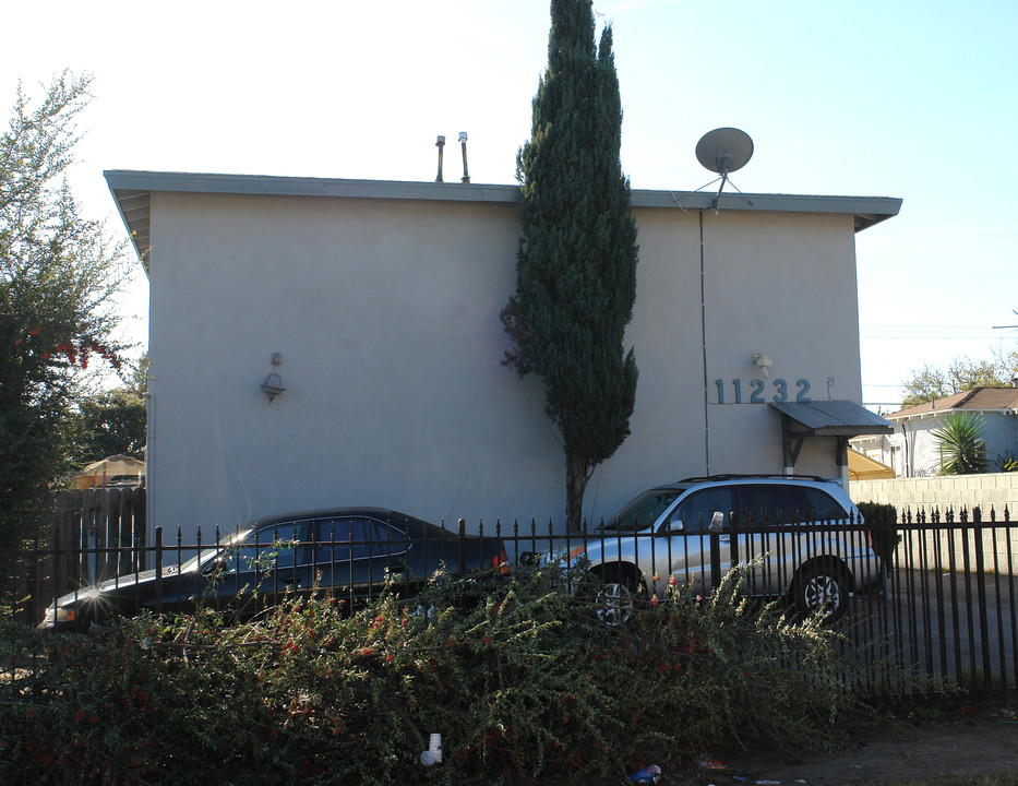 11232 Califa St in North Hollywood, CA - Foto de edificio