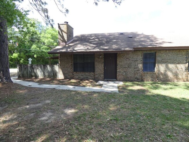 property at 3864 Oakus Dr