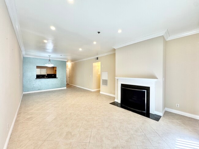 property at 2915 Montrose Ave