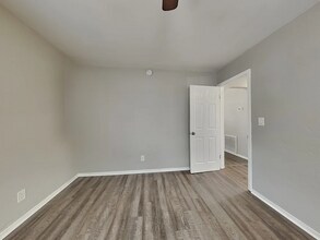 2333 Auburn St S in St. Petersburg, FL - Building Photo - Building Photo