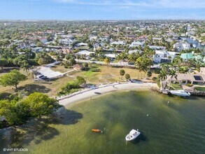 2433 NE 24th St in Lighthouse Point, FL - Building Photo - Building Photo