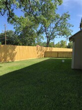 1020 N Main St in Baytown, TX - Foto de edificio - Building Photo