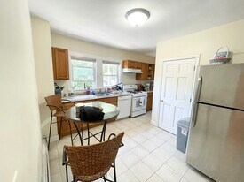 7 High Street Pl, Unit 2 in Brookline, MA - Building Photo