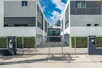 The Enclave in South Miami, FL - Foto de edificio - Building Photo