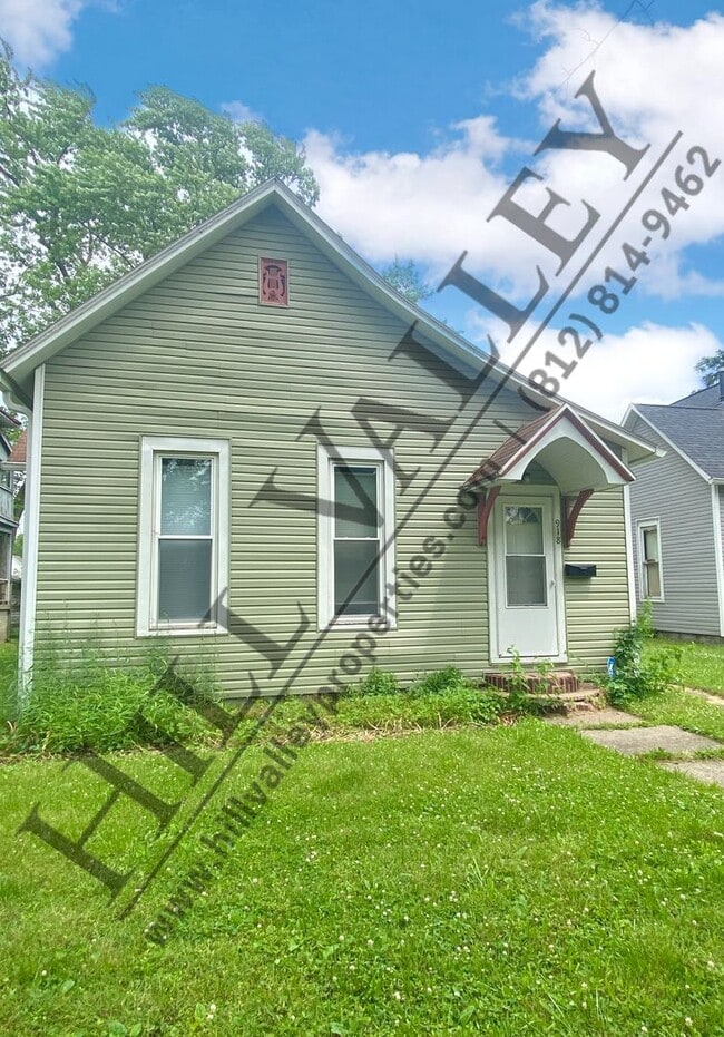 property at 918 S 8th St