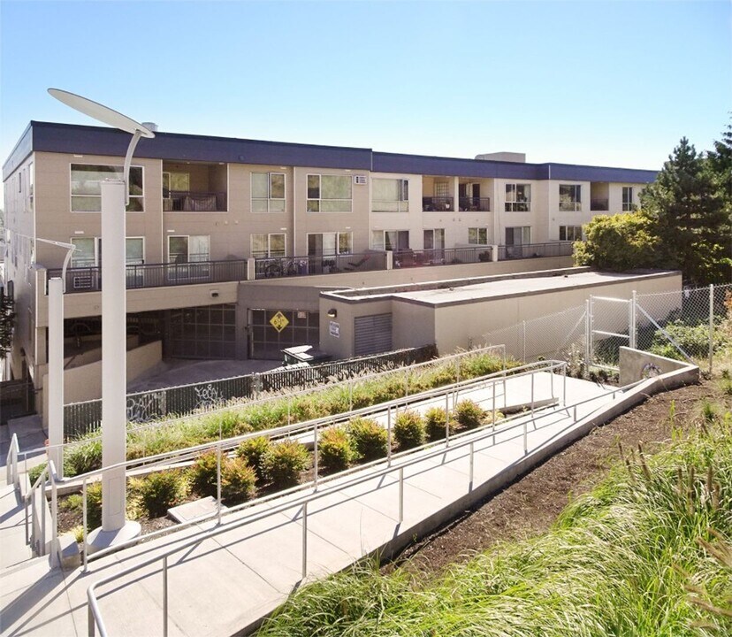 321 10th Ave S in Seattle, WA - Building Photo