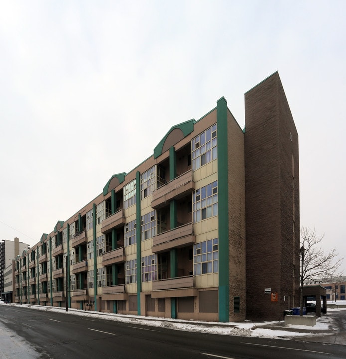 21-71 Sanford Ave N in Hamilton, ON - Building Photo