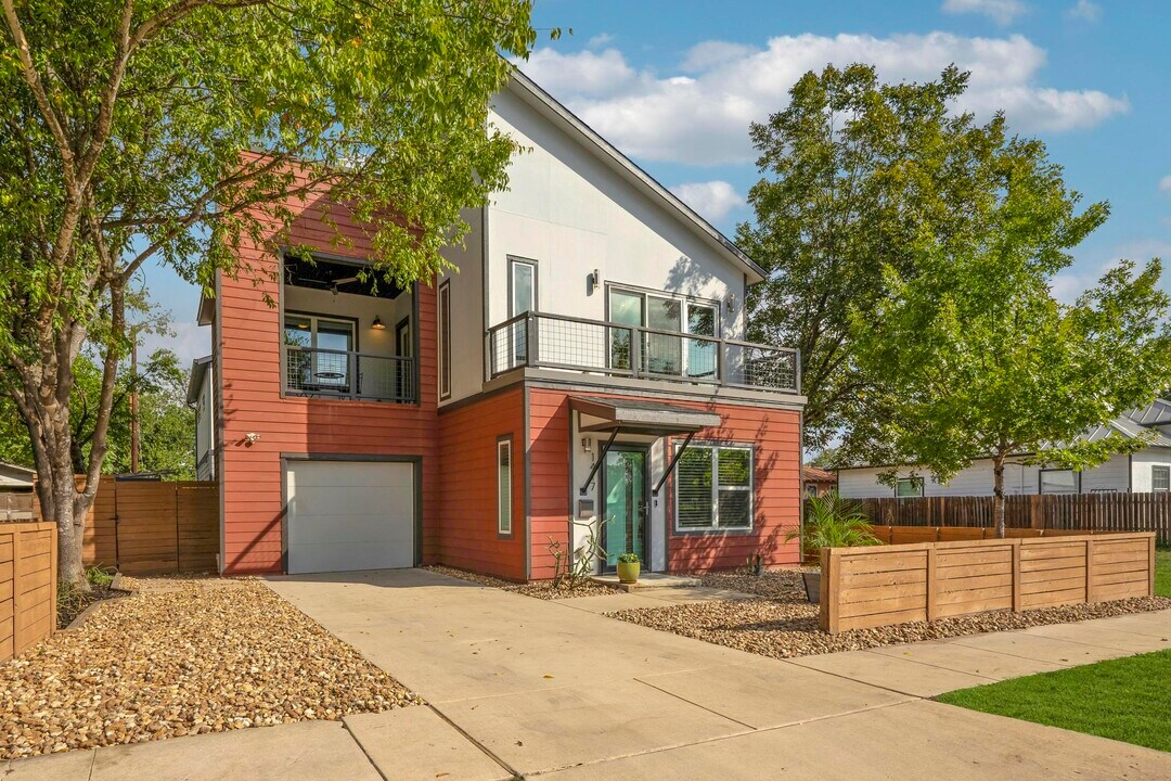 1417 E Crockett St in San Antonio, TX - Building Photo