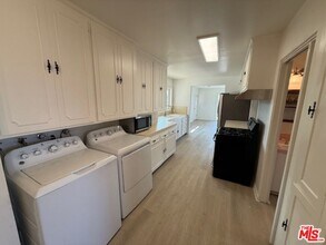 3237 Midvale Ave in Los Angeles, CA - Building Photo - Building Photo