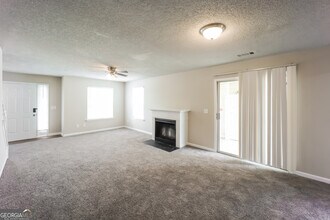 6117 Hickory Ln Dr in Union City, GA - Building Photo - Building Photo