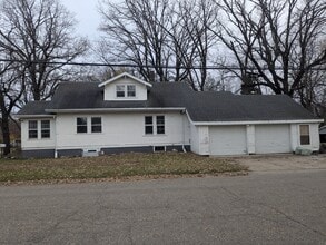 1102 Kenwood St in Alexandria, MN - Foto de edificio - Building Photo