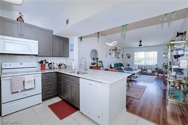 8294 Key Royal Cir in Naples, FL - Building Photo - Building Photo