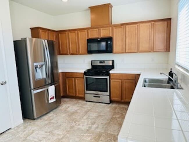 1552 Monte Vis Ave in Madera, CA - Building Photo - Building Photo