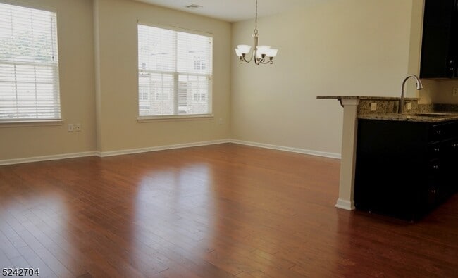 604 Lopez Ln in Morris Plains, NJ - Building Photo - Building Photo