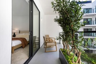 Ten310 in Los Angeles, CA - Building Photo - Building Photo