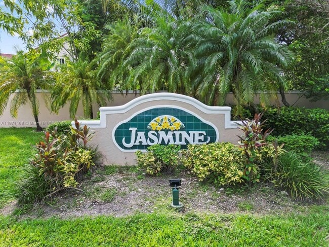 15253 SW 111th St in Miami, FL - Building Photo - Building Photo