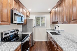 The Carriage House in Bothell, WA - Building Photo