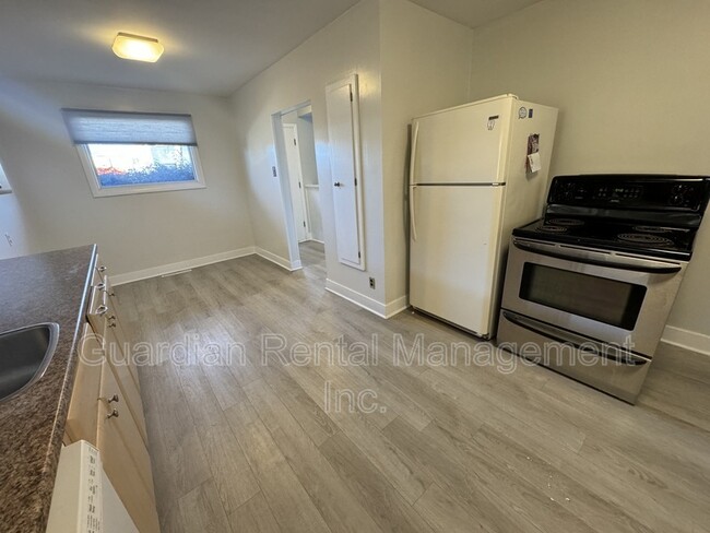 448 Hodder Ave in Thunder Bay, ON - Building Photo - Building Photo
