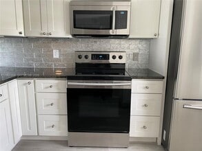 805 Cypress Blvd in Pompano Beach, FL - Building Photo - Building Photo